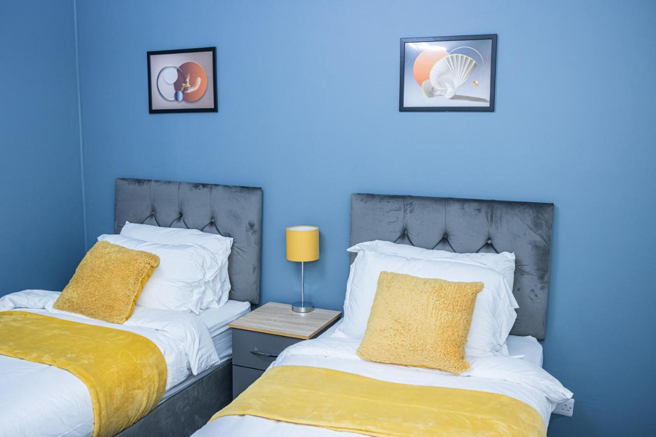 Lush Lodge -Home Away In Telford, For Contractors, Families, Group Of Friends, Long Term Stays Ngoại thất bức ảnh
